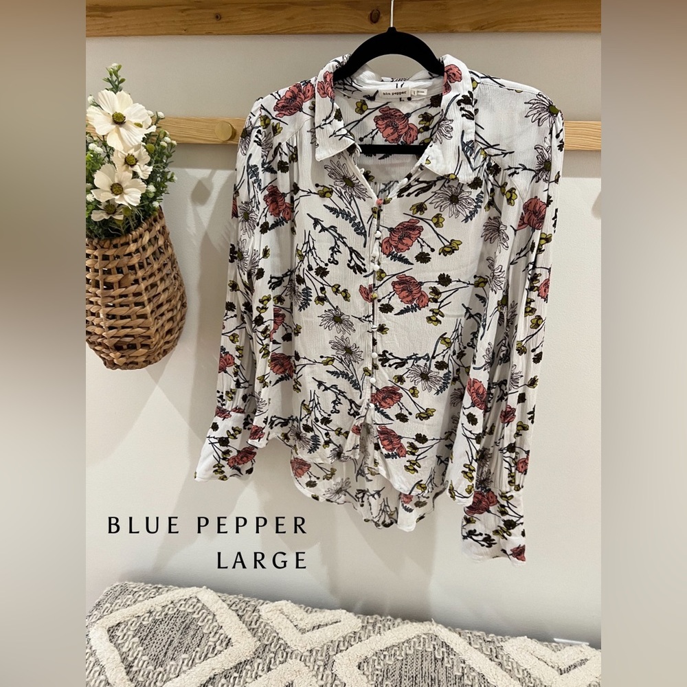 Women’s floral blouse by Blu Pepper